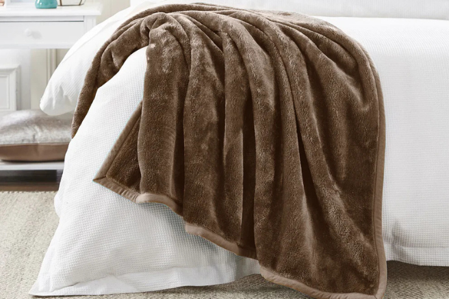 For Every Chill Moment: Why Everyone’s Obsessed with the BE Fleece Blanket